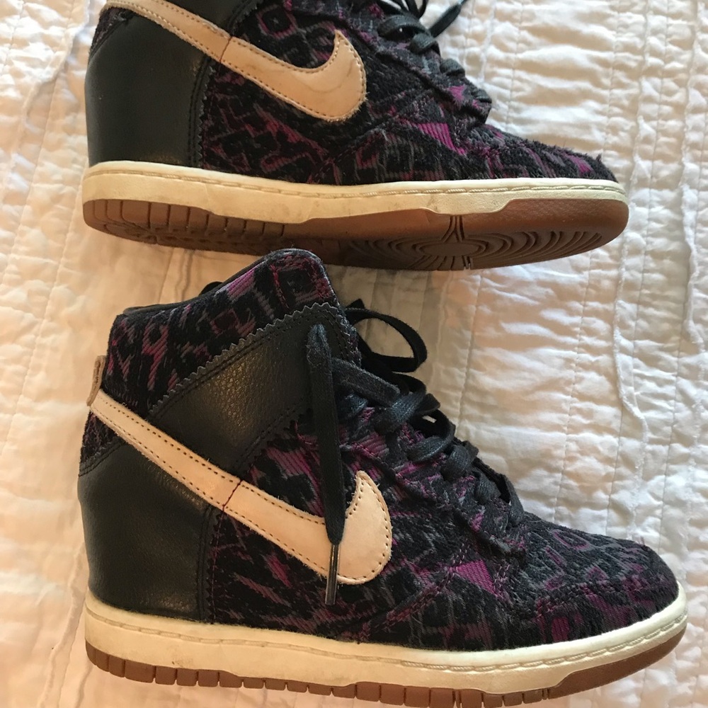 Womens NIKE wedge shoe